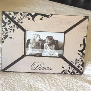 Divas picture frame